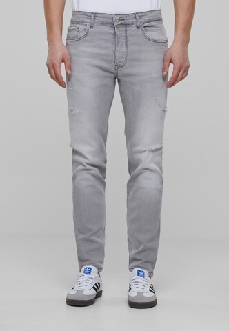 2Y Premium Tapered Jeans in Grijs: voorkant
