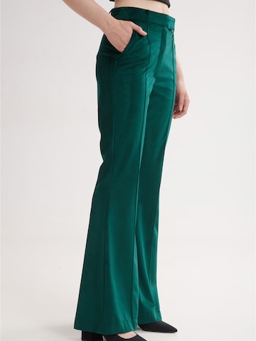 4TAILORS Rozšírený strih Nohavice 'Scarlet' - Zelená