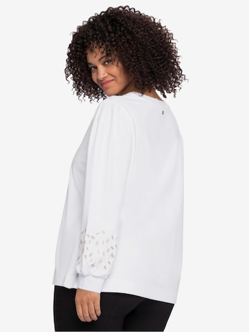 SHEEGO Sweatshirt in White
