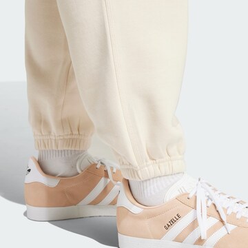 smėlio ADIDAS ORIGINALS Siaurėjantis Kelnės 'Essentials'