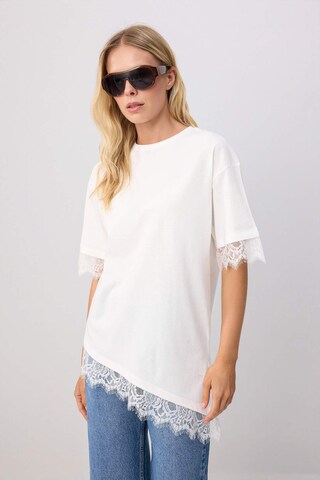 Tricou de la Trendyol pe bej: față