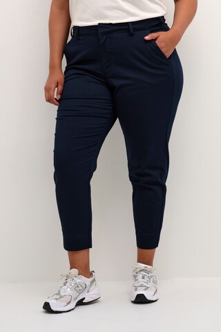 Skinny Pantalon chino KAFFE CURVE en bleu : devant