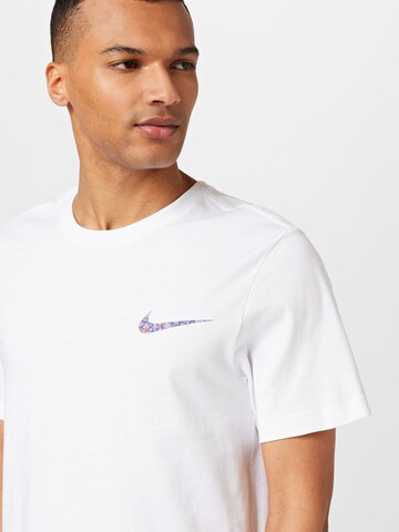 Tricou de la Nike Sportswear pe alb