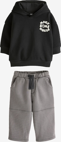 Next Setti värissä musta: etupuoli