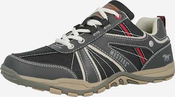 MUSTANG Nízke tenisky - Sivá: predná strana