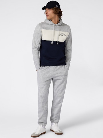 Champion Authentic Athletic Apparel Sweatshirt in Grau
