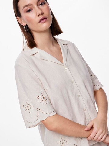 Camicia da donna 'Almina' di PIECES in beige