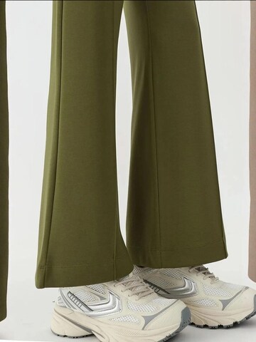 Hiccup Regular Pants in Green