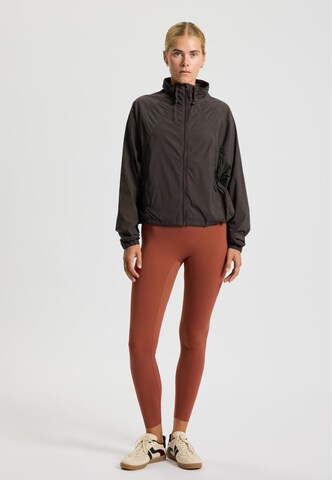 Veste mi-saison 'Kia' rethinkit studios en marron