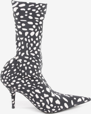 Balenciaga Dress Boots in 36,5 in Black: front