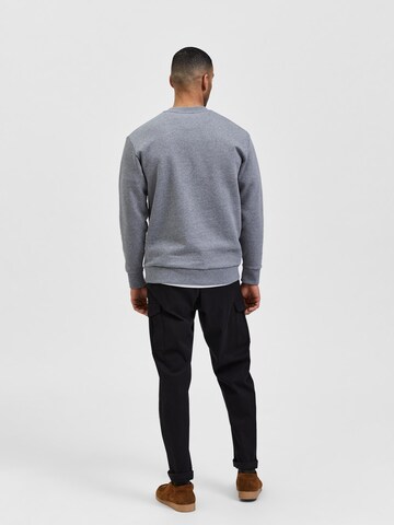 Sweat-shirt 'Hoffman' SELECTED HOMME en gris