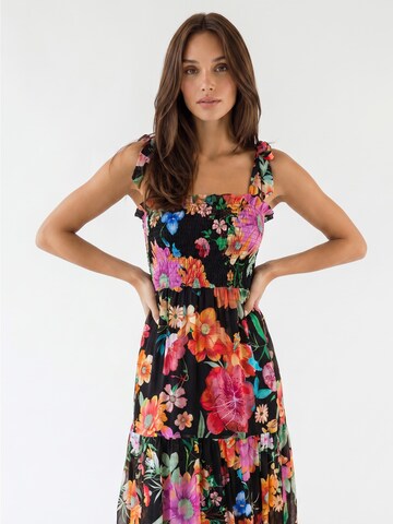 Introvertie VIENNA - Vestido de verano 'Girl Got Pockets Silk Linen Shirred Maxi Dress' en negro