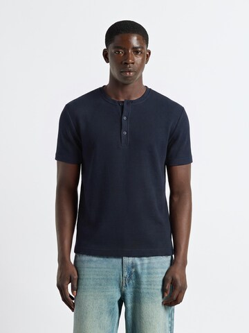 Burocs Shirt in Blue: front