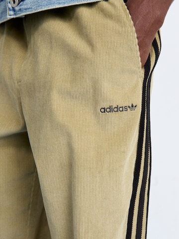 regular Pantaloni di ADIDAS ORIGINALS in verde