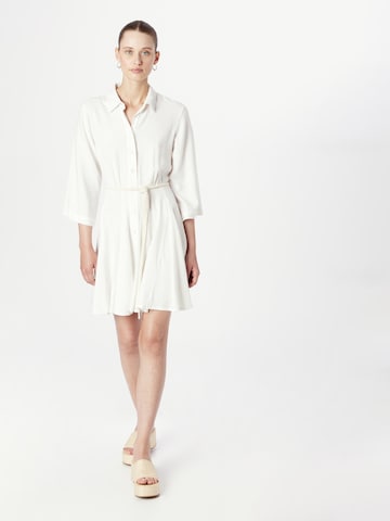 River Island - Vestido camisero en blanco: frente