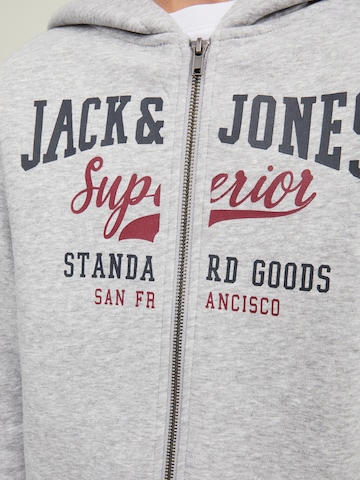 Jack & Jones Junior - Casaco em moletão 'Logo' em cinzento