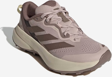 Chaussure basse 'TRACEFINDER PLUS' ADIDAS TERREX en violet : devant
