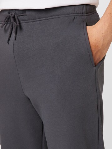 ABOUT YOU Tapered Hose 'Jake' in Grau