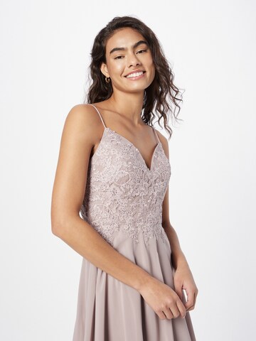 Robe de cocktail Unique en rose