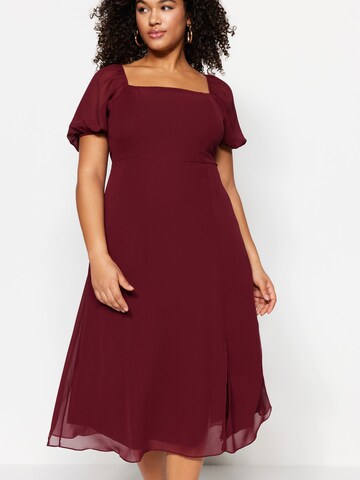 Robe Trendyol Curve en rouge : devant