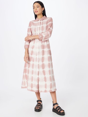 Maison 123 Kleid 'LAURICE' in Pink: Vorderseite