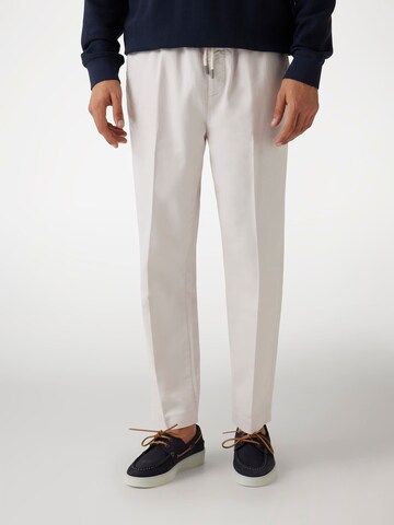 GUESS Slimfit Chinohose in Weiß: Vorderseite