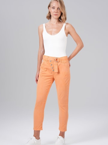 M.O.D MIRACLE OF DENIM Baggy Jeans in Oranje: voorkant