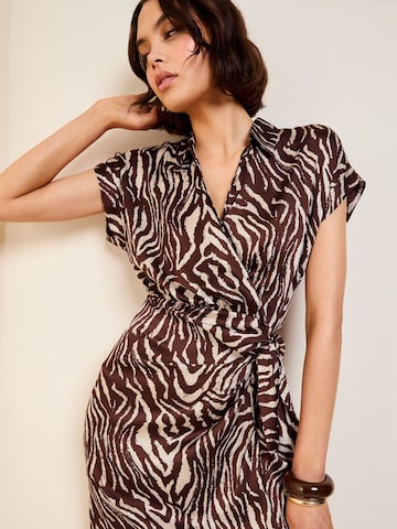 Friends Like These Kleid in Braun