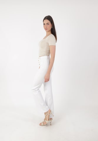 Elara Flared Jeans in Weiß