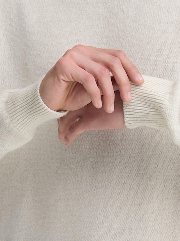 !Solid Pullover in Beige