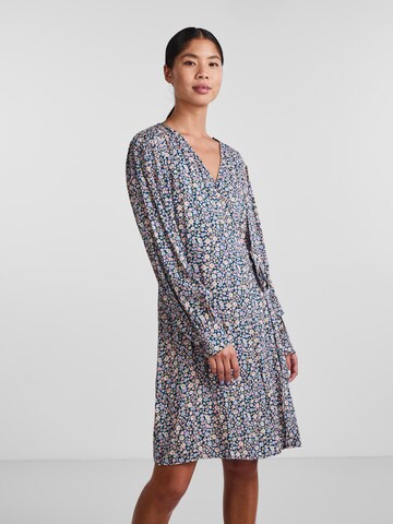 Robe 'Nya' PIECES en bleu : devant