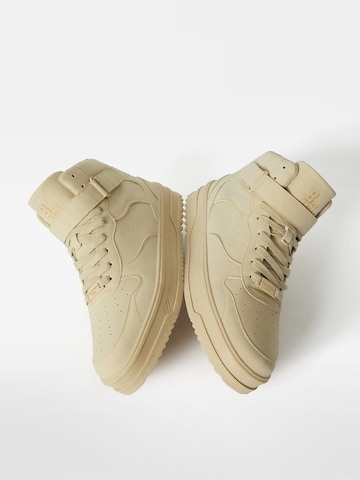 Bershka High-top trainers in Beige