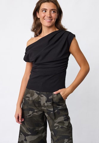 Tricou 'GLUT' de la SISTERS POINT pe negru: față