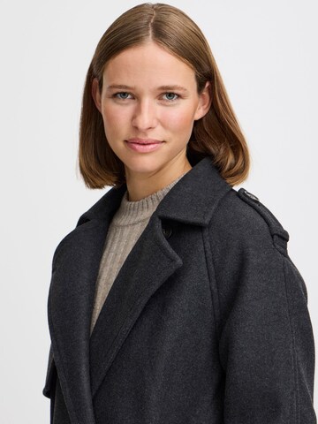 Cappotto di mezza stagione 'CILIA' di b.young in grigio