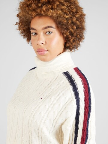 Tommy Hilfiger Curve Pullover in Beige