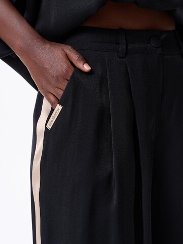 Blue Shadow Wide Leg Hose‌‌‌‌‌‌ in Schwarz: Vorderseite