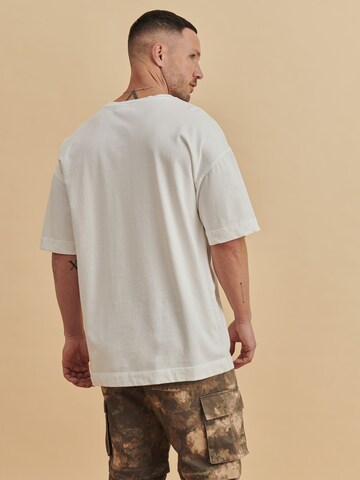 DAN FOX APPAREL Футболка 'Erik' в Белый