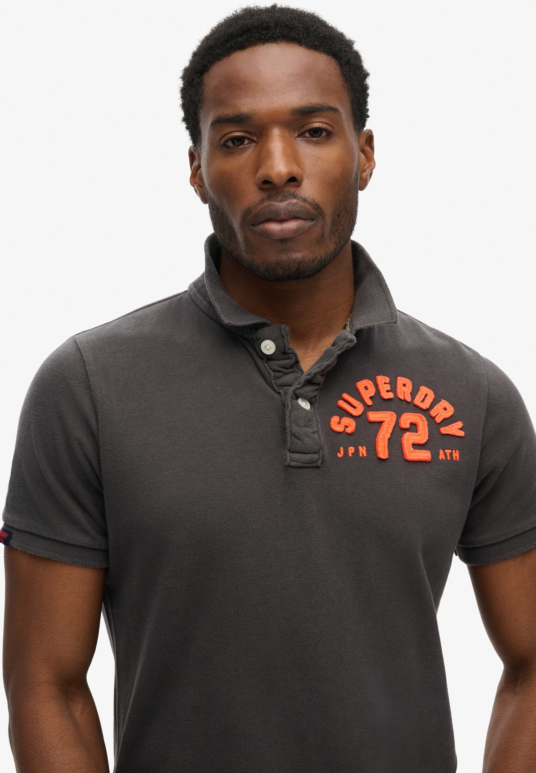 T-Shirt 'Vintage Athletic' Superdry en noir : devant