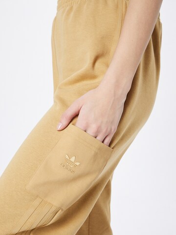 Tapered Pantaloni cargo di ADIDAS ORIGINALS in beige