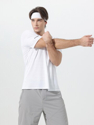 YOUTHUP Performance Shirt 'Kühlschicht' in White