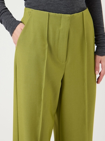 YAS Loose fit Trousers with creases 'REEMAJ' in Green