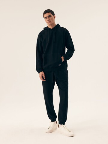 Felpa 'Kapuzensweatshirt Motion, French Terry, mit Rippbündchen' di Henderson in nero