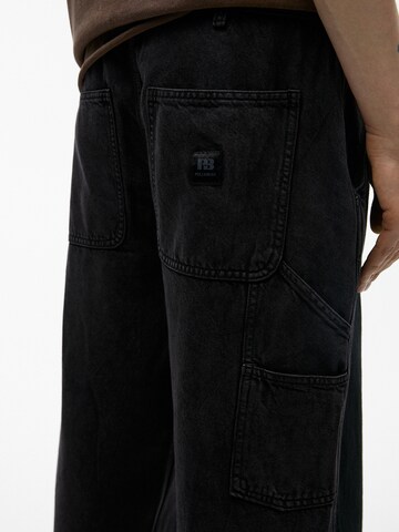 Pull&Bear Regular Cargo Jeans in Black