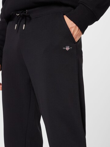 GANT Tapered Trousers in Black