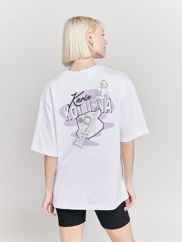 T-Shirt 'Karla Selfie' ABOUT YOU x StayKid en blanc : derrière