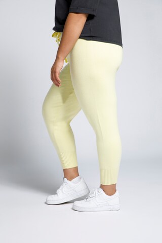 Coupe slim Pantalon Studio Untold en jaune