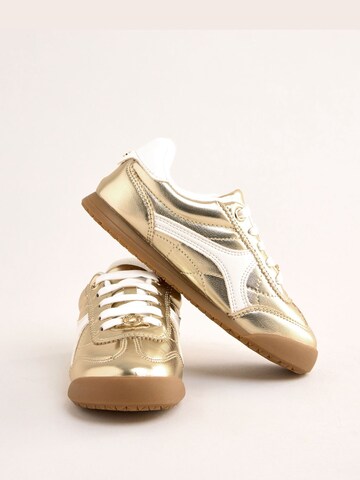 Lipsy Сникърси в злато