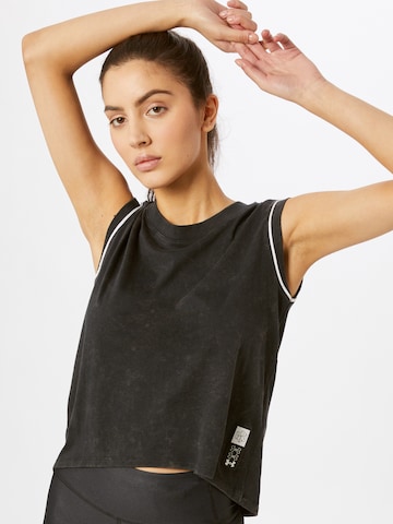 Sport top 'Run Anywhere' de la UNDER ARMOUR pe negru: față