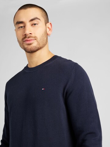 TOMMY HILFIGER Svetr – modrá