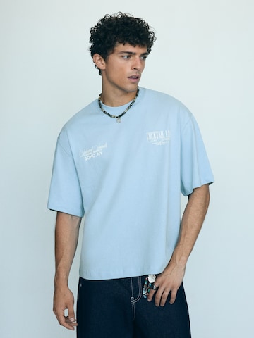 Tricou de la Bershka pe albastru